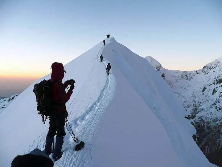 THARPU CHULI PEAK CLIMBING